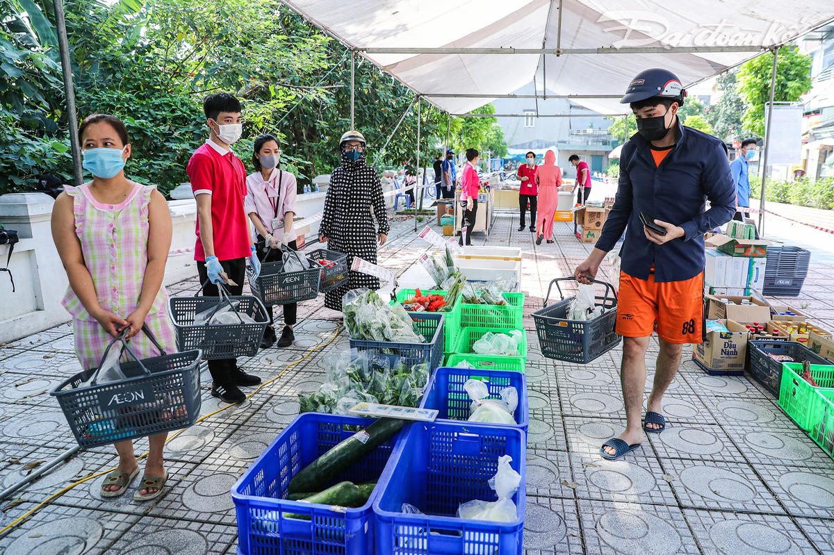 Siêu thị lưu động được thiết kế khách hàng đi theo đường 1 chiều, có 1 đầu vào và 1 đầu ra.