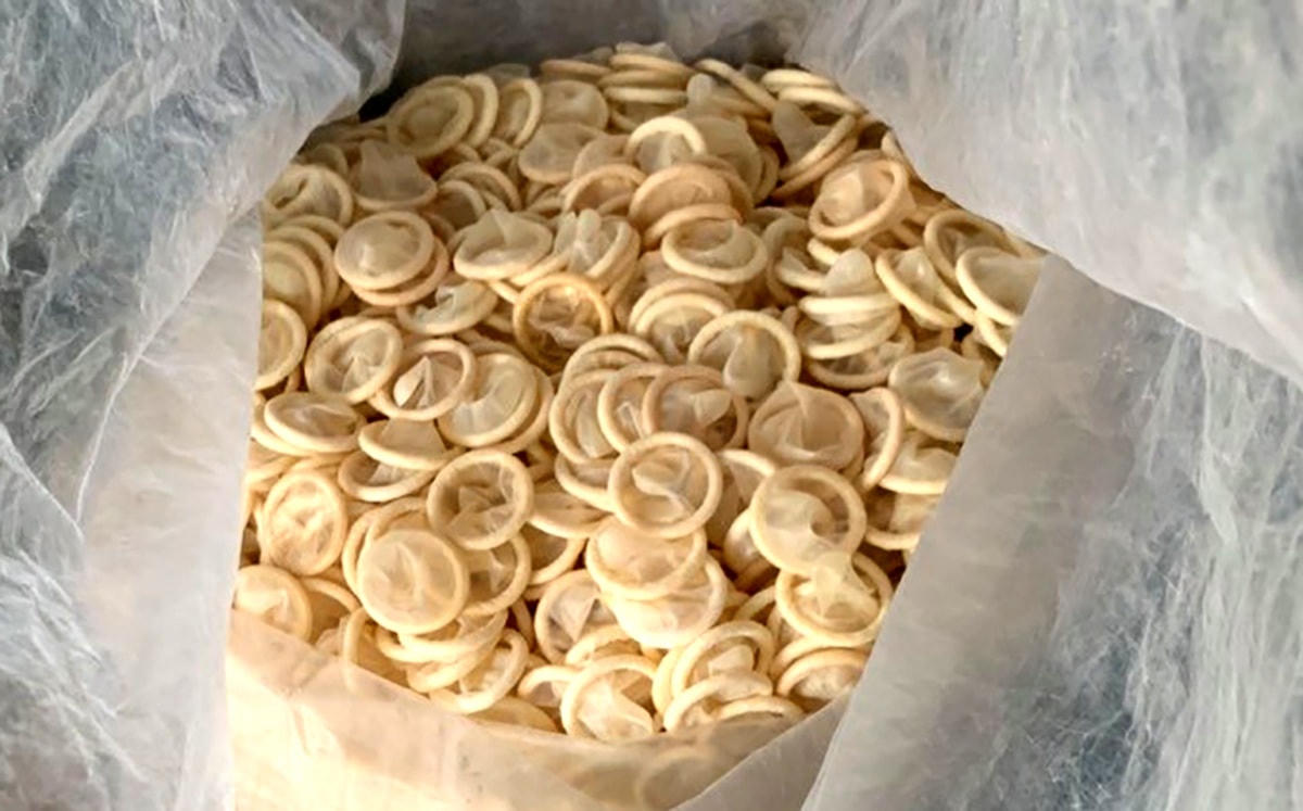 Khoảng 300 nghìn bao cao su (360kg) đã qua sử dụng được tái chế lại.