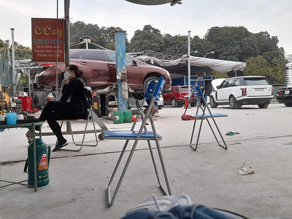 Gara ô tô “mọc” trên đất nông nghiệp của HTX Láng Thượng.
