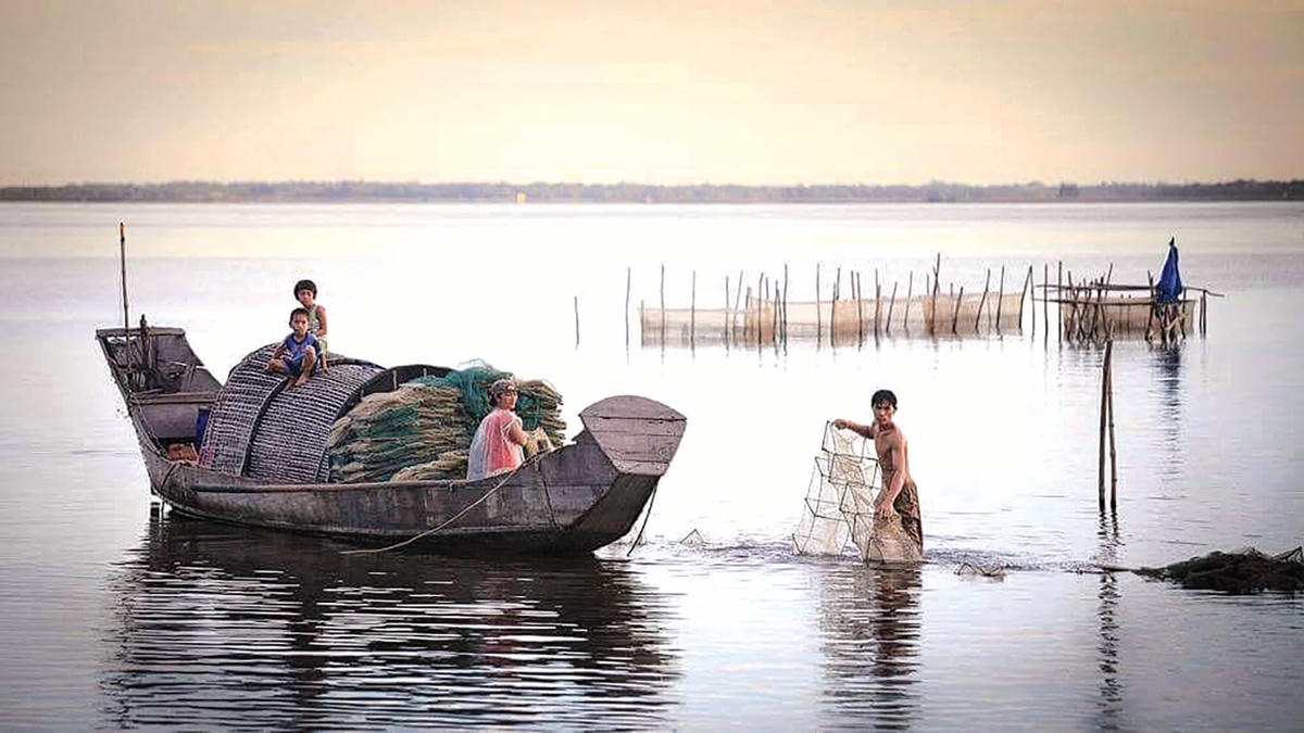 Cuộc sống của ngư dân trên đầm phá Tam Giang.