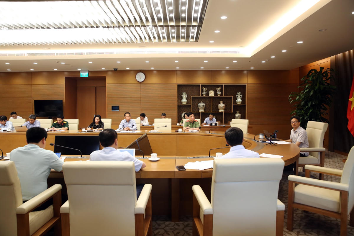 Bên cạnh những biện pháp mang tính khuyến nghị, chúng ta cần có các quy định mang tính bắt buộc trong thực hiện phòng, chống dịch. Ảnh: VGP/Đình Nam.