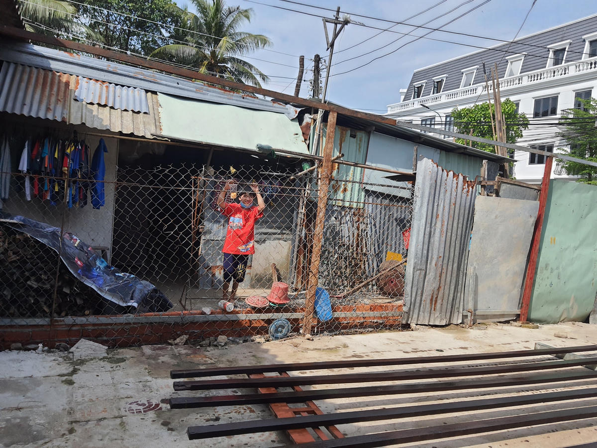 Sau hơn 40 năm, khu dân cư Tập thể Sở Nông nghiệp cũ nằm ngay trung tâm TP Bạc Liêu vẫn như ở vùng nông thôn mấy chục năm trước vì bị quy hoạch treo triền miên