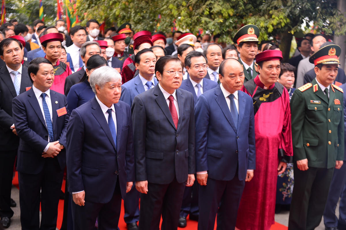 Dự lễ dâng hương tại Đền Hùng có Chủ tịch UBTƯ MTTQ Việt Nam Đỗ Văn Chiến.