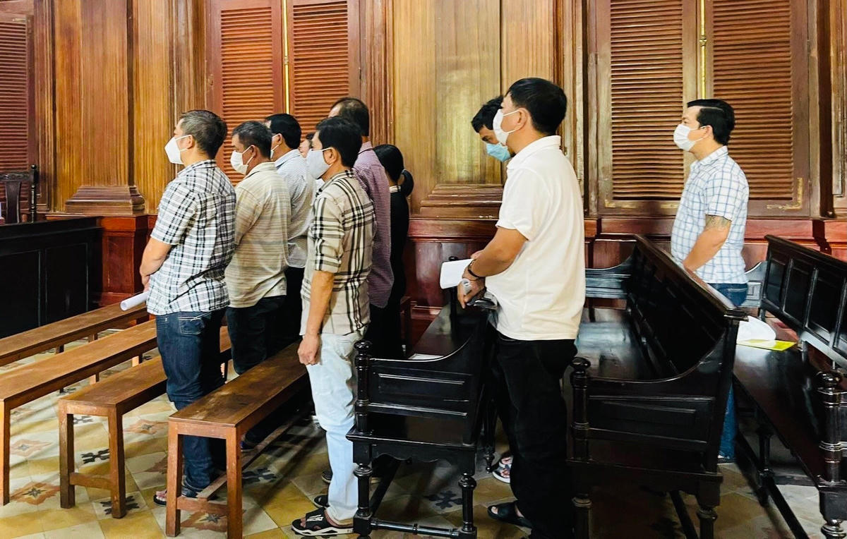Các bị cáo tại tòa. (Ảnh: Hồng Phúc)
