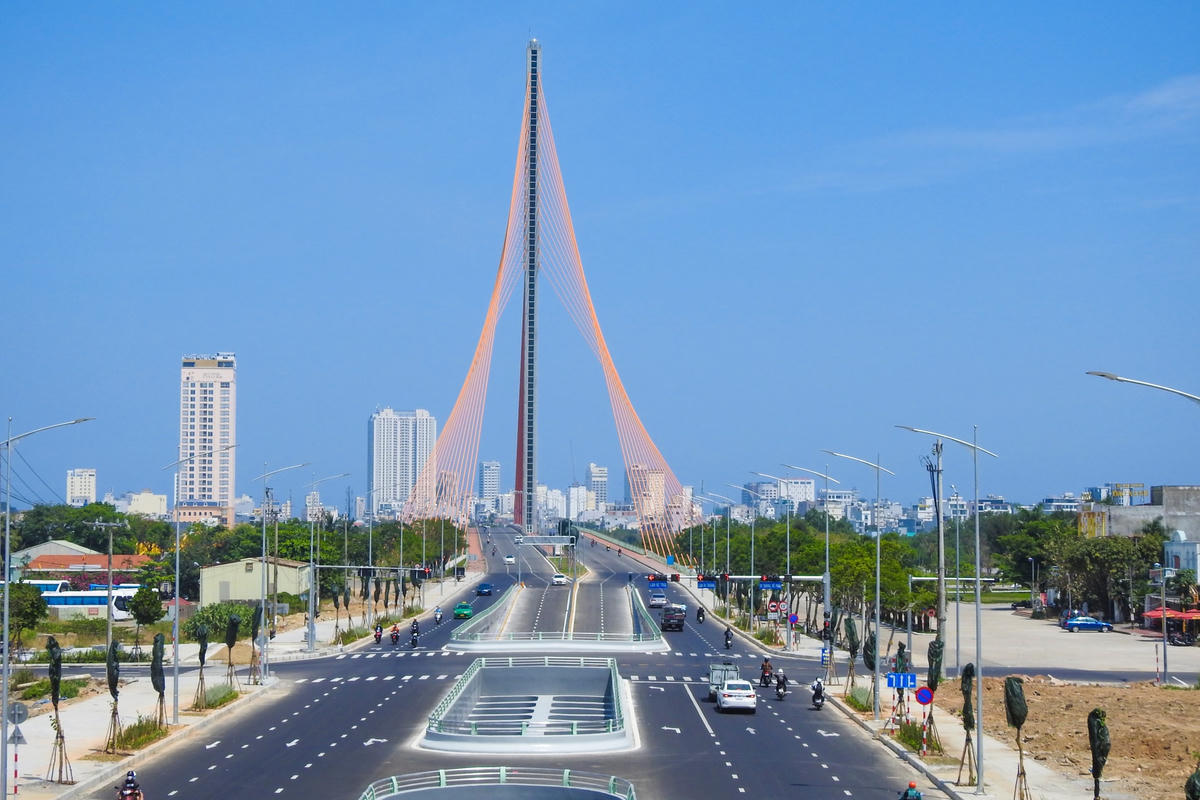 Trục đường Duy Tân phía Tây Cụm nút giao thông, tiếp giáp với cầu Trần Thị Lý.  