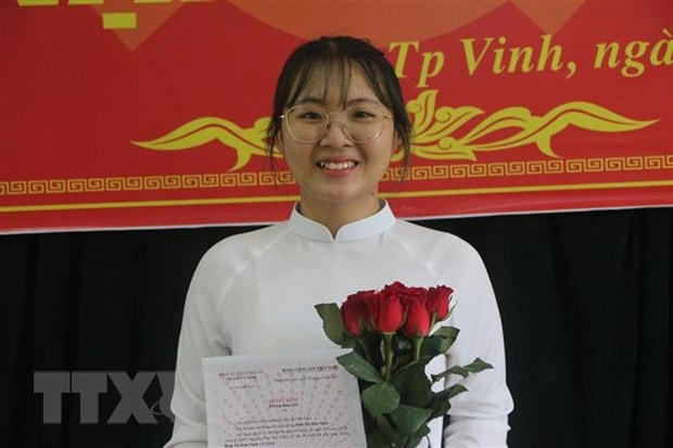 Thủ khoa khối C toàn quốc năm 2021 Đinh Thị Kim Ngân. (Ảnh: Bích Huệ/TTXVN)
