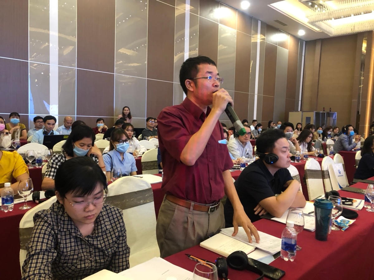 Đại diện doanh nghiệp Hàn Quốc phát biểu tại hội nghị đối thoại.