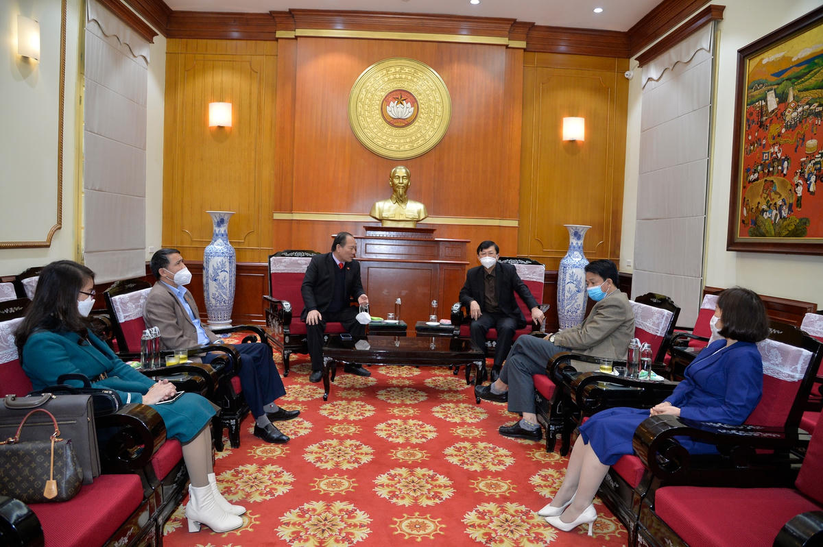 Quang cảnh buổi tiếp nhận. 