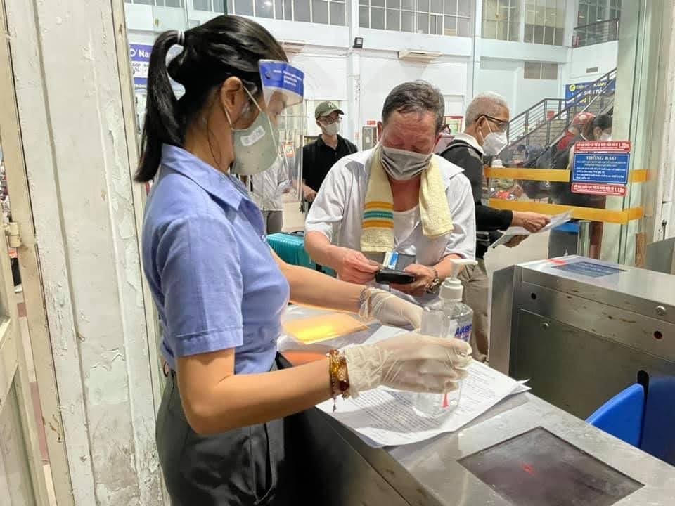 Nhu cầu di chuyển về quê dịp tết ở TP HCM bất ngờ tăng mạnh