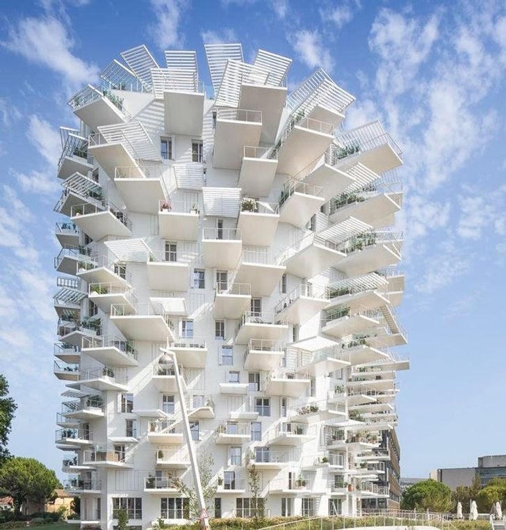 Tháp Arbre Blanc của Sou Fujimoto ở Montpellier, Pháp.  