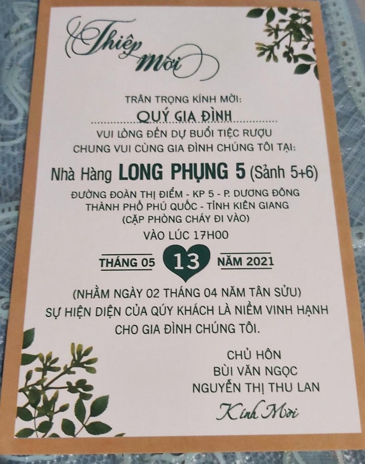 Thiệp mời được tổ chức tại 2 sảnh của nhà hàng.