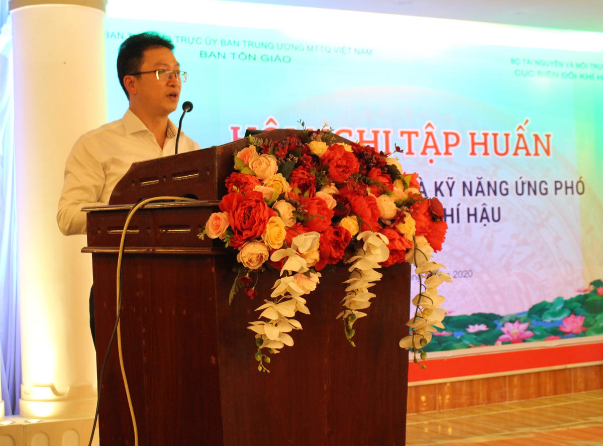 Tập huấn về kỹ năng ứng phó với biến đổi khí hậu cho chức sắc, chức việc