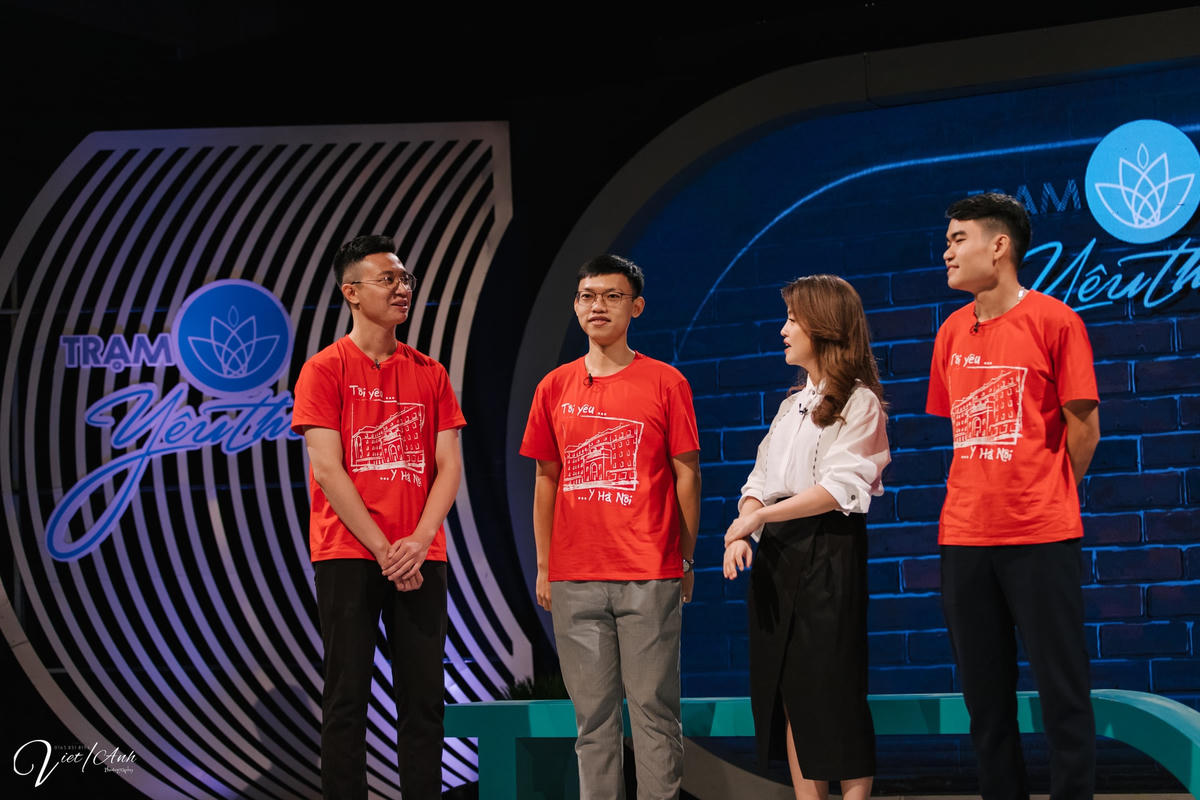 Những chàng trai của Đại học Y  Hà Nội tình nguyện viết thư xin đi chống dịch.