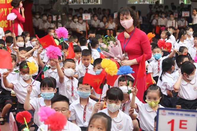 Ngày khai giảng là một kỷ niệm đáng nhớ của tuổi học trò, nhưng trong năm học sắp tới, do dịch Covid-19  diễn biến phức tạp, nhiều địa phương sẽ không tổ chức khai giảng theo thông lệ mà phải thực hiện theo hình thức online. Ảnh: Thanh Tùng.