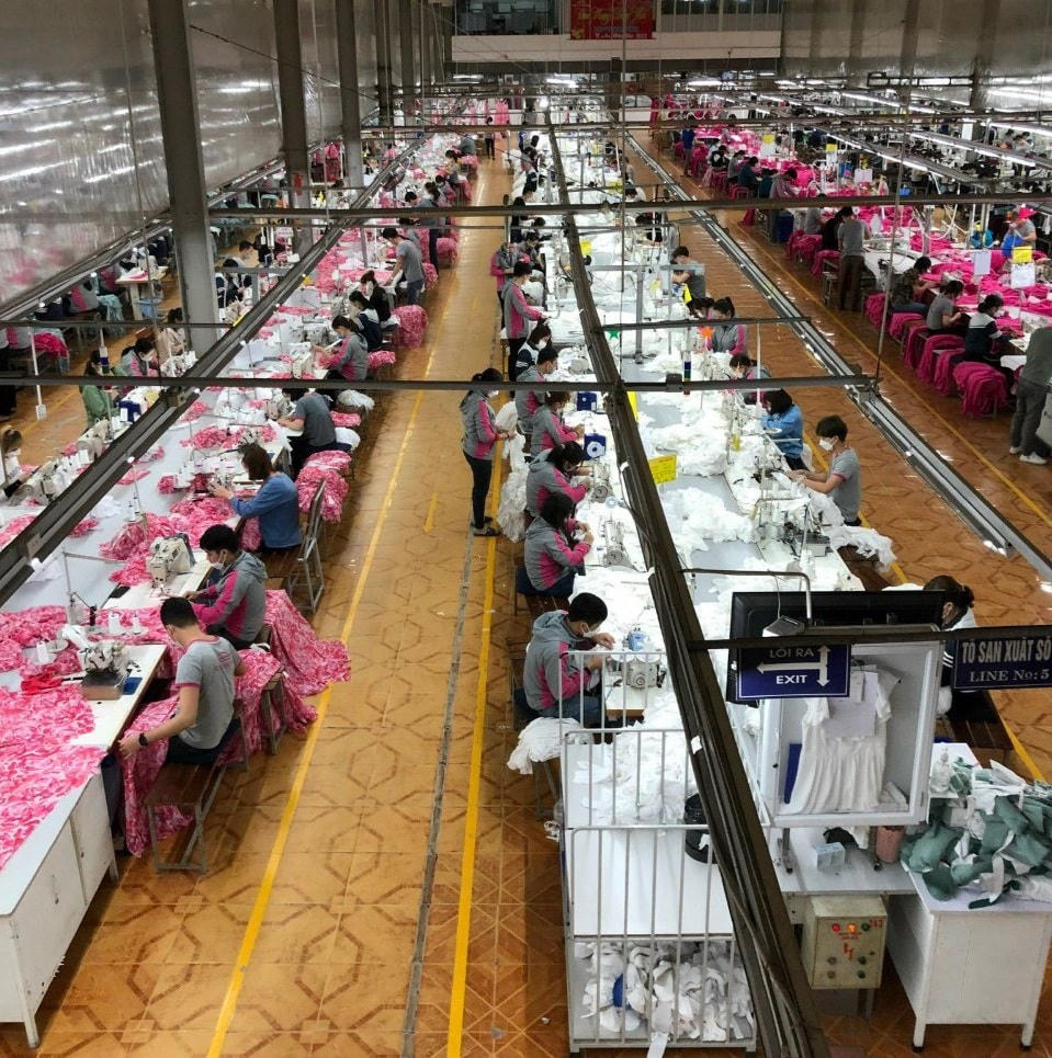Không khí lao động sản xuất tại Công ty CP May Sông Hồng khu vực Xuân Trường (tỉnh Nam Định) những ngày đầu năm.