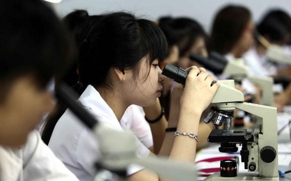 Năm 2022, một số trường đại học đào tạo ngành y đưa ra tổ hợp xét tuyển không có môn Sinh học.