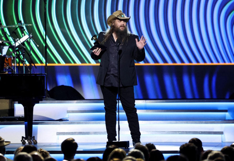 Giải thưởng Album nhạc đồng quê xuất sắc nhất trao cho “Starting Over” của Chris Stapleton. Chris Stapleton và các đồng tác giả bài hát "Cold" cũng giành được giải Grammy cho Bài hát đồng quê hay nhất và giải Trình diễn đơn ca đồng quê hay nhất cho "You Should Probably Leave". Ảnh: Reuters.