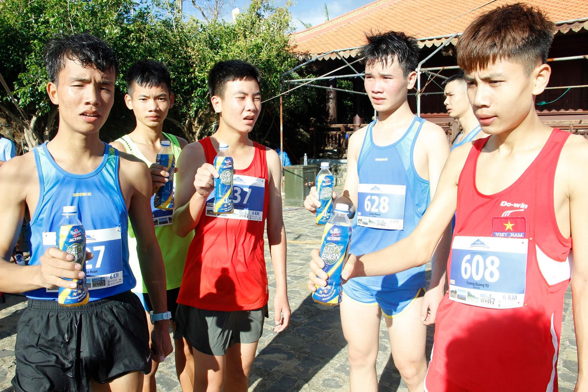 Các vận động viên sử dụng Number 1 Active Chanh Muối sau khi chinh phục thành công đỉnh Bà Rá