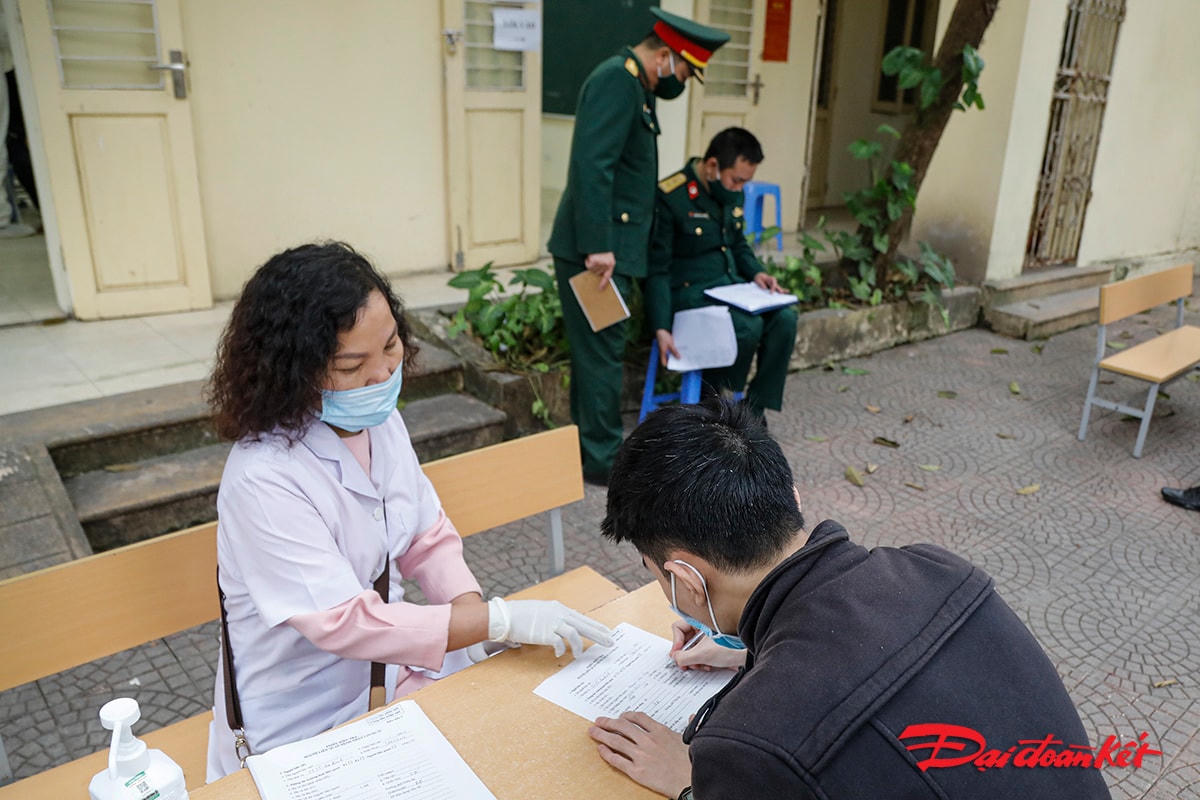 Hà Nội: Xét nghiệm Covid-19 cho toàn bộ tân binh
