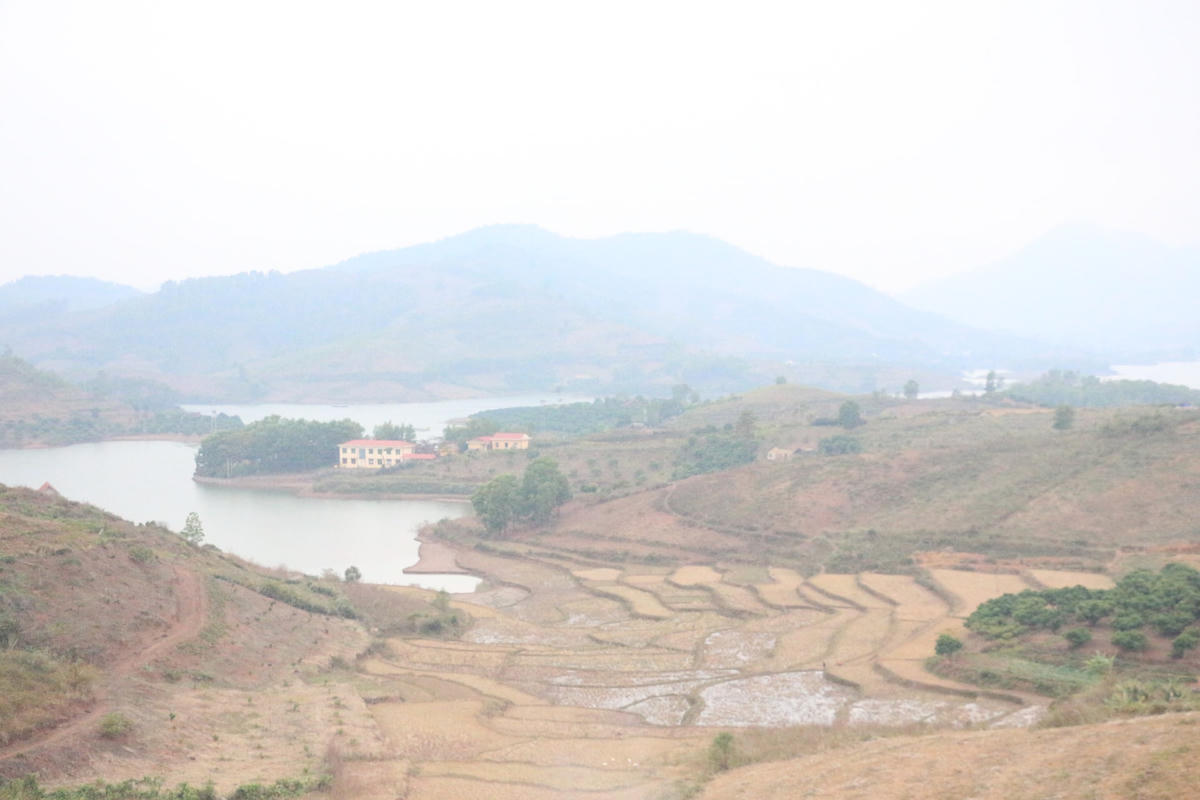 Hồ Cấm Sơn thuộc địa bàn huyện Lục Ngạn (Bắc Giang). Ảnh: Hà An.