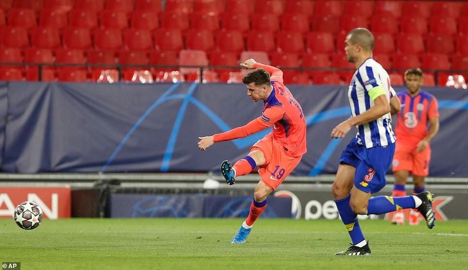 Mason Mount dứt điểm quyết đoán mở tỷ số cho Chelsea.
