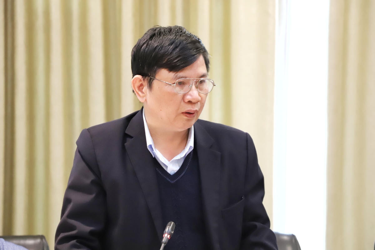 TS Tạ Văn Sỹ, Chủ nhiệm đề tài trình bày nội dung nghiên cứu đề tài.