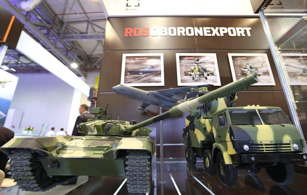 Mô hình khí tài quân sự được trưng bày tại Army-2020. Ảnh: Tass.