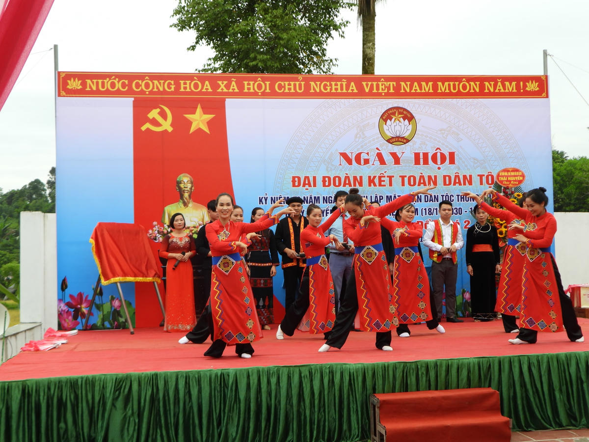 Văn nghệ chào mừng.