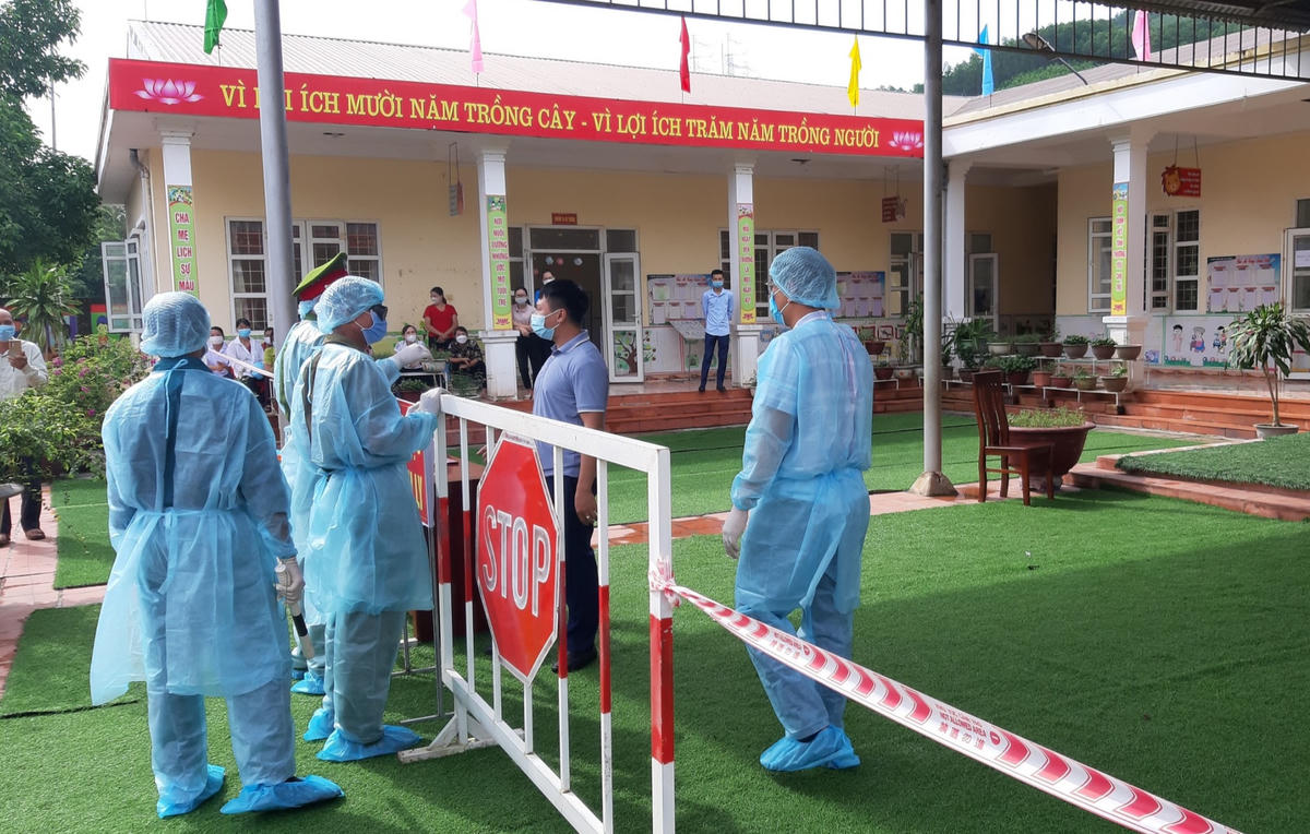 Trường hợp, F1 gây mất an ninh trật tự, trốn ra khỏi khu cách ly và phải vận động, tuyên truyền thậm chí là cưỡng chế để đưa F1 trở lại khu cách ly.