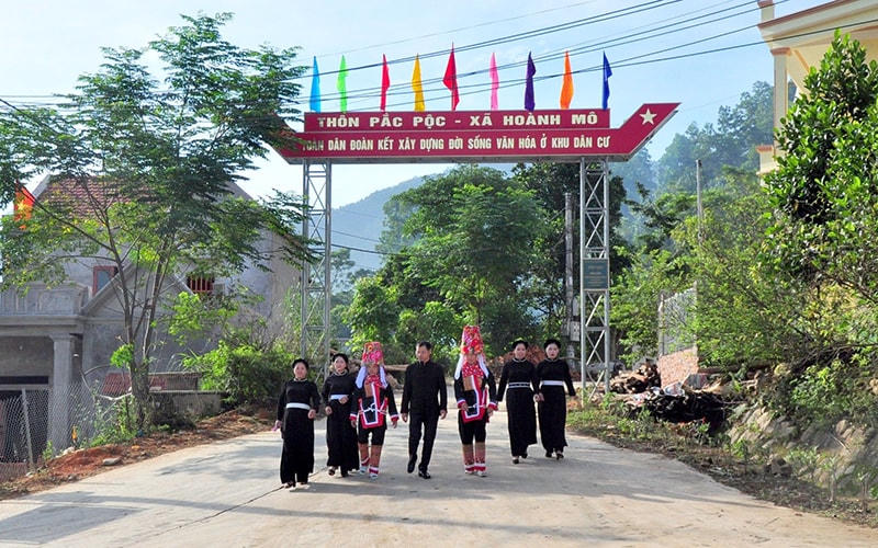 Ðường liên thôn tại xã Hoành Mô, huyện Bình Liêu (Quảng Ninh) được đầu tư khang trang, kiên cố.