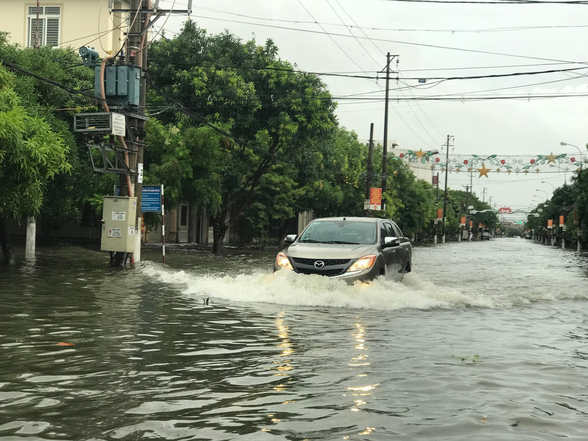 Đường Nguyễn Du, một trong những con đường ngập bền vững của TP loại II - TP Hà Tĩnh.