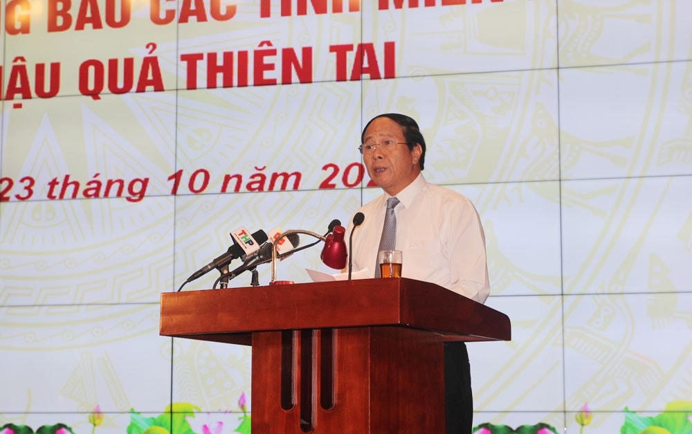 Bí thư Thành ủy, Chủ tịch HĐND thành phố Hải Phòng Lê Văn Thành phát động, kêu gọi các doanh nghiệp cùng chung tay giúp đỡ đồng bào miền Trung đang gặp khó khăn.