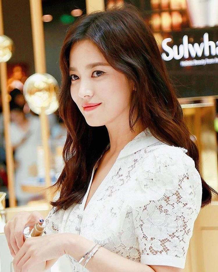 Dù diễn xuất còn gây tranh cãi nhưng Song Hye Kyo vẫn đắt show.