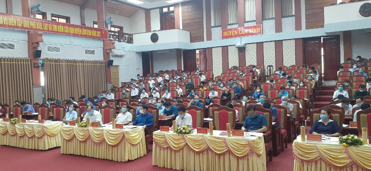 Các đại biểu tham dự Hội nghị tại điểm cầu huyện Lâm Bình.