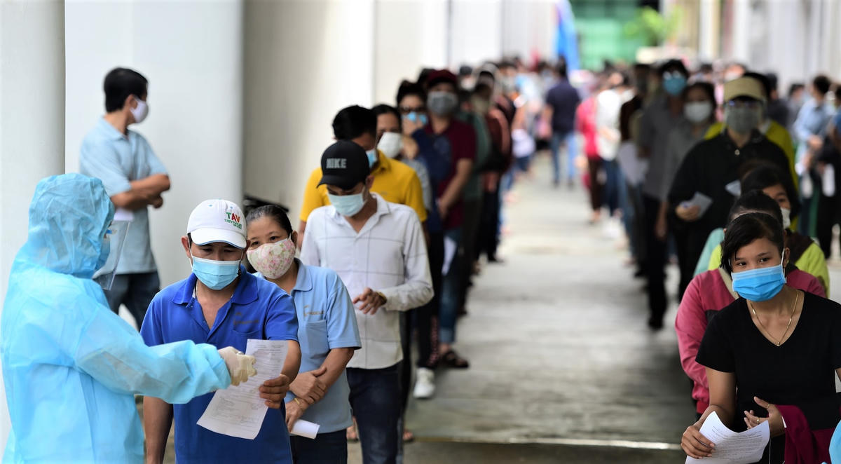 TP HCM khẩn trương phủ vaccine để đưa toàn bộ xã hội thích ứng an toàn với dịch Covid-19.