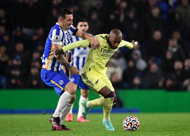 Lối chơi pressing tầm cao của Brighton khiến Arsenal bế tắc.