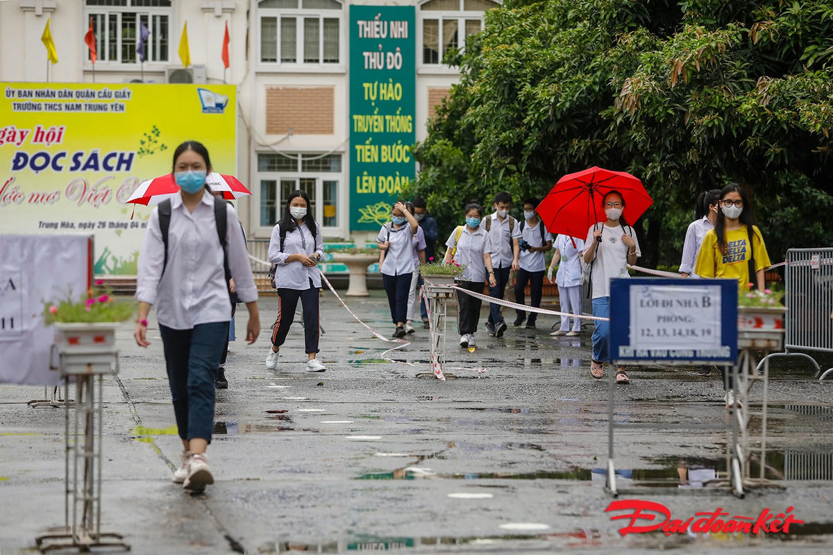 Đến trưa các thí sinh đã hoàn thành 2 môn thi cuối cùng trong sáng nay.