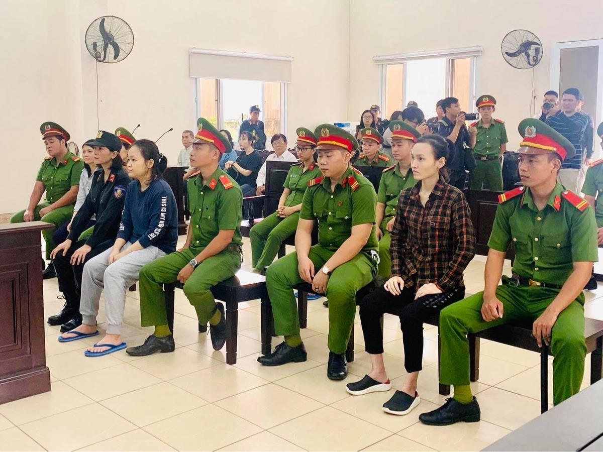 Các bị cáo tại phiên tòa.