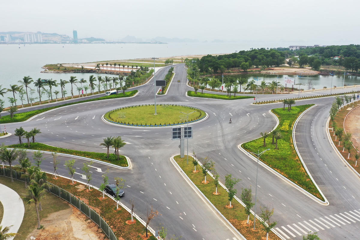 Đường kết nối sân golf với các phân khu chức năng được đầu tư mới. Ảnh: Đỗ Phương