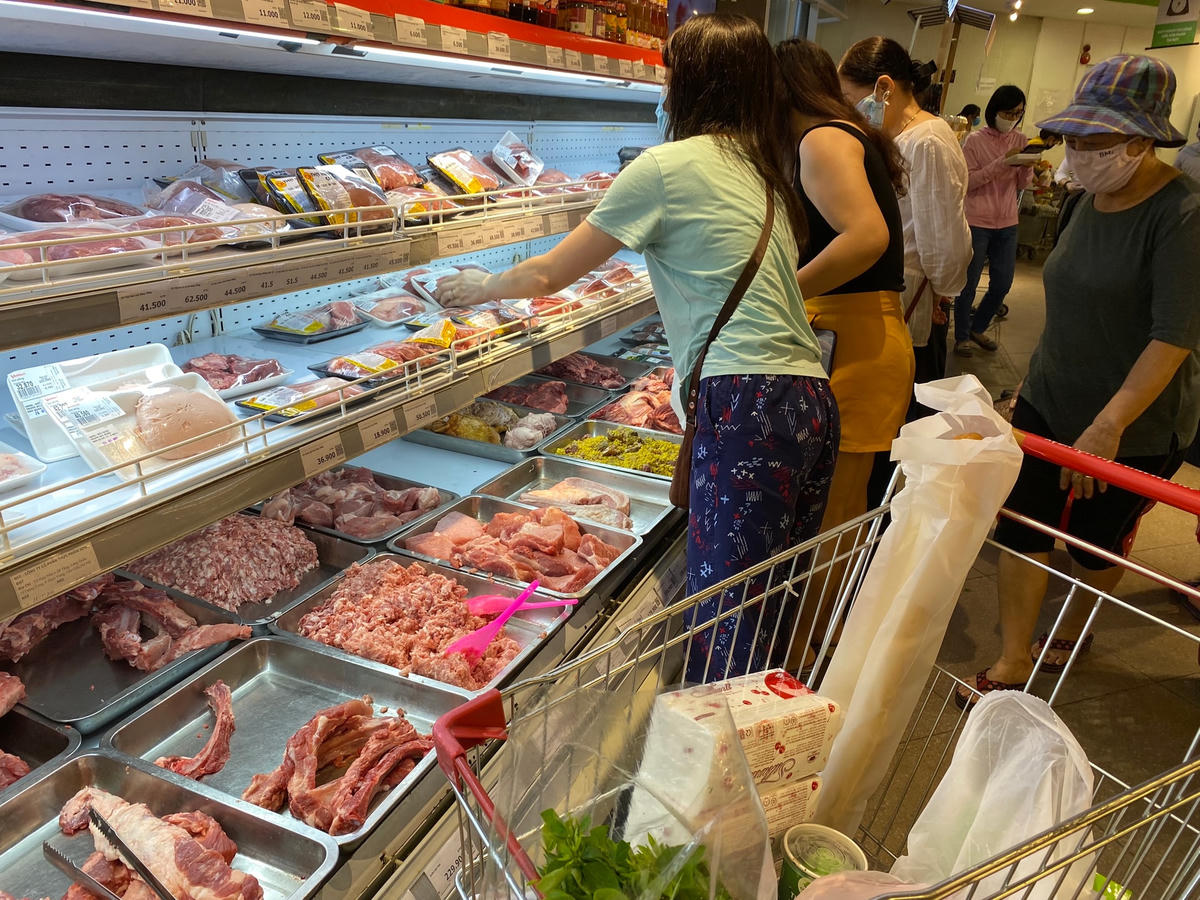 Hà Nội: Sức mua sắm tăng nhẹ, siêu thị huy động thêm nhân lực trong ngày đầu giãn cách