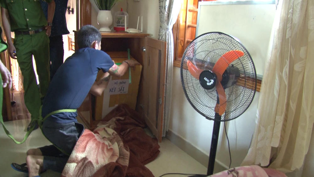 Đối tượng Võ Tuấn Anh thực hiện lại vụ trộm két sắt lấy gần 1,5 tỷ đồng.
