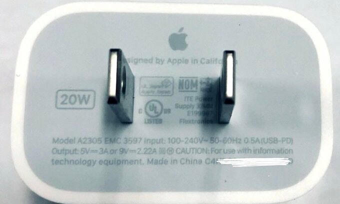 Sạc 20W mới của Apple. Ảnh: Mrwhite.  
