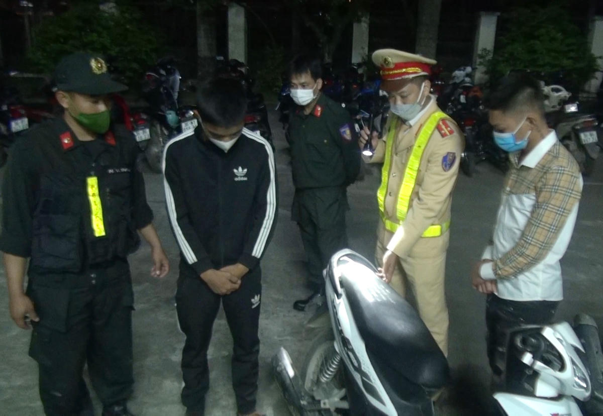 Nhóm thanh thiếu niên tham gia đua xe tuổi đời chỉ từ 16-19.