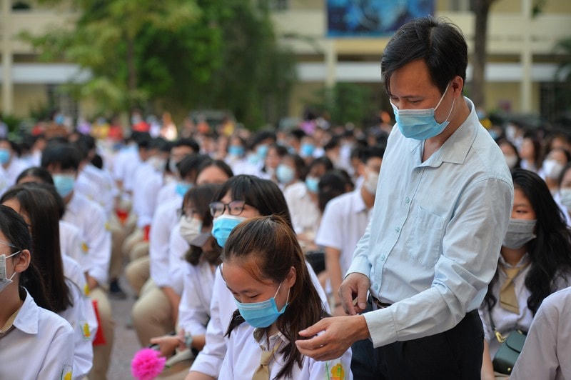 Khai giảng nhanh gọn giữa mùa Covid-19 ở ngôi trường THPT tự chủ duy nhất tại Hà Nội