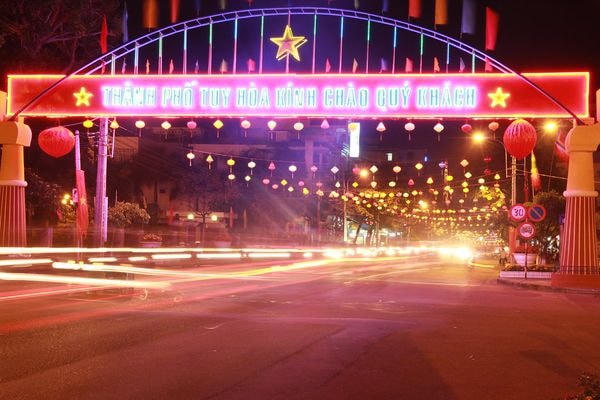 Thành phố Tuy Hòa vào đêm.