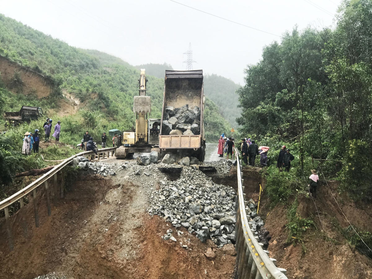 Lực lượng chức năng đang khẩn trương khắc phục sự cố.