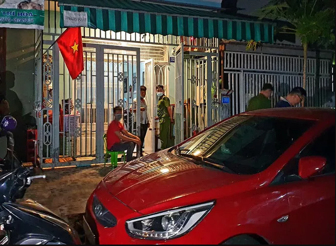 Lực lượng Công an phong tỏa, khám xét nơi ở của đối tượng Huỳnh Ngọc Anh.