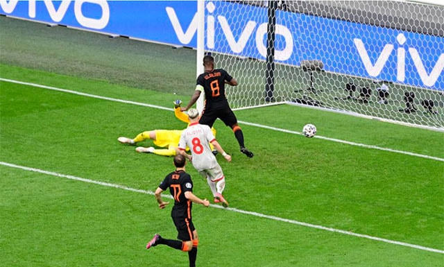 Wijnaldum lập cú đúp trong chiến thắng của Hà Lan