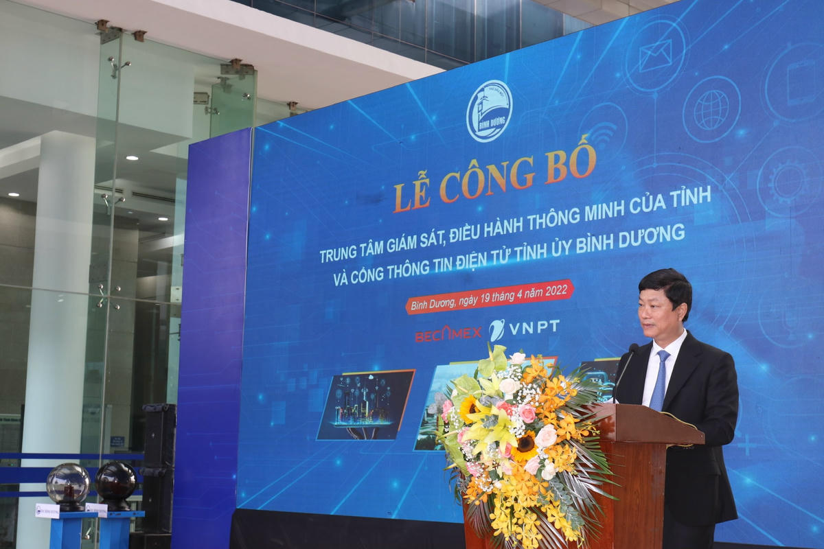 Chủ tịch UBND tỉnh Bình Dương Võ Văn Minh phát biểu tại buổi lễ.