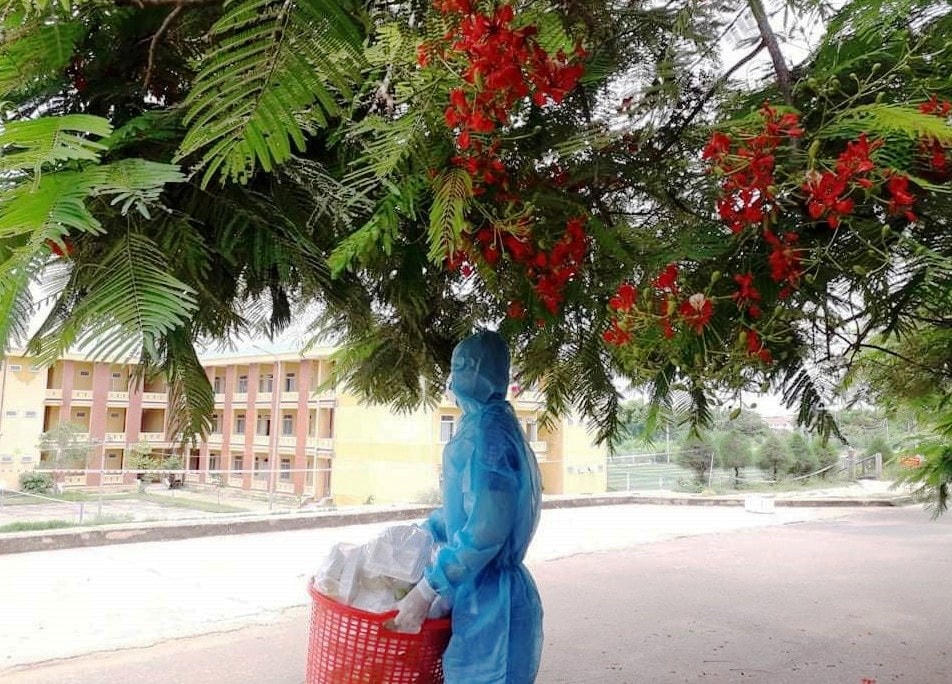 Trong khu điều bệnh Covid-19 ở huyện Bình Sơn.